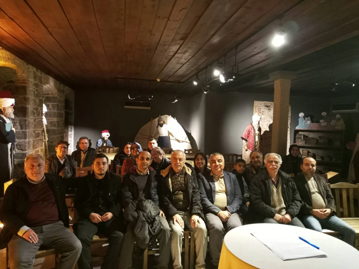 TYB İzmir şubesinde G&ouml;n&uuml;l Coğrafyamızın &uuml;lkesi Senagali konuştuk