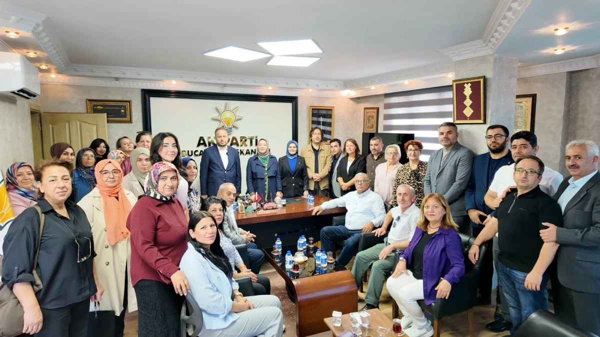AK Partili Serap Yaşar Buca'da Vatandaşlarla Buluştu: "Hep Birlikte G&uuml;&ccedil;l&uuml; T&uuml;rkiye"