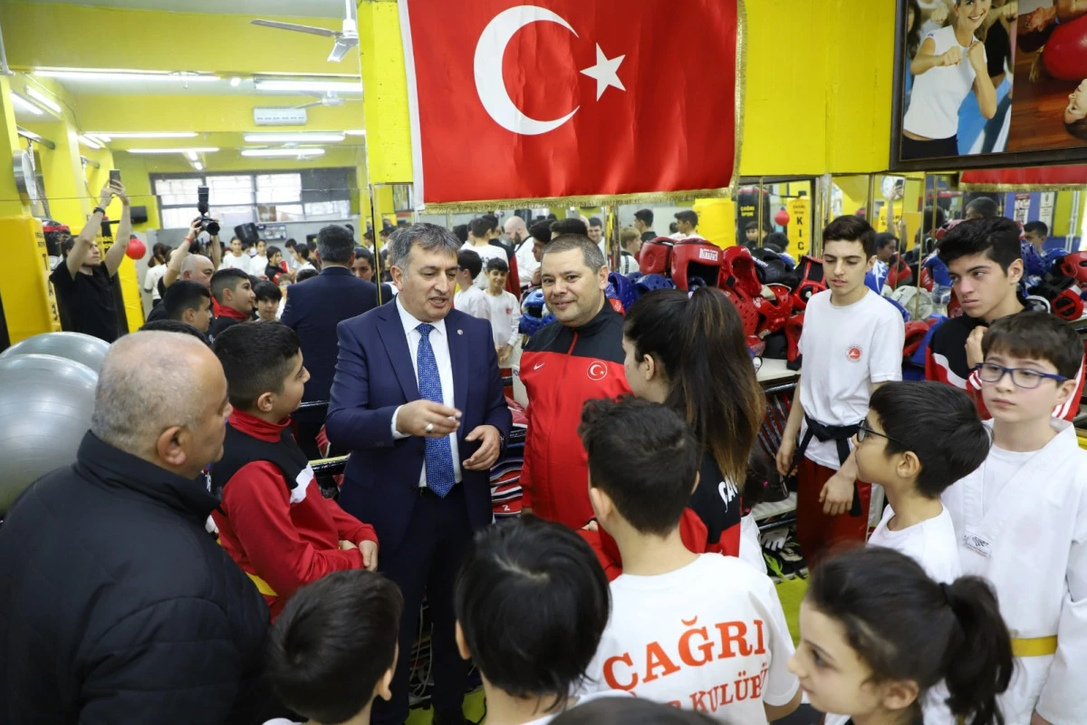 ALKIŞLAR BAŞARILI İL MÜDÜRÜ MURAT ESKİCİ’YE