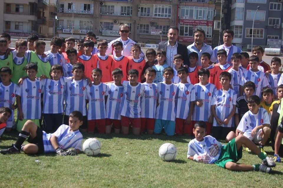 ANTREN&Ouml;R MUSTAFA ABAK DEPREMDE HAYATINI KAYBETTİ: &Ccedil;OCUĞU MUCİZEYİ YAŞATTI