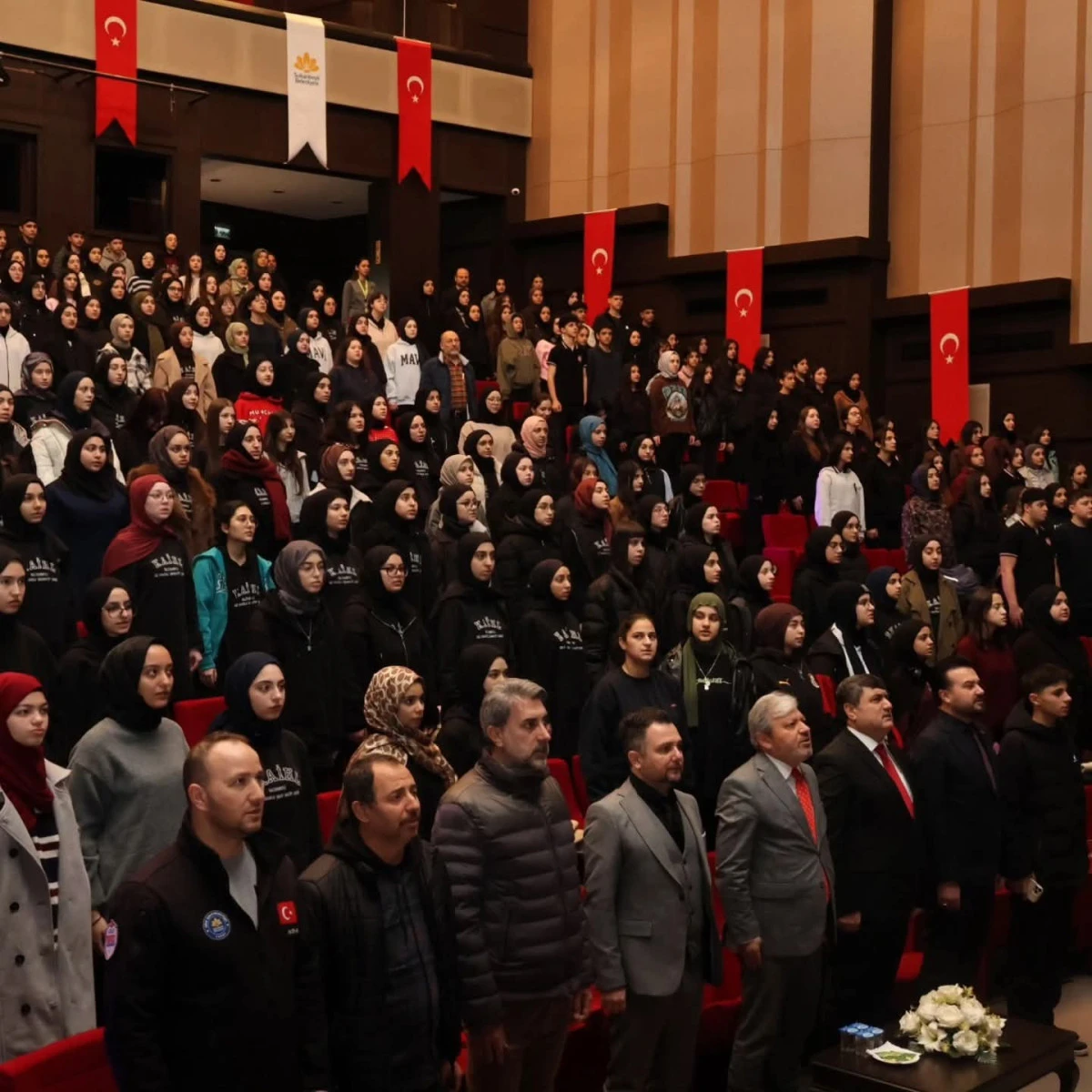 Asrın Felaketinin Yıl D&ouml;n&uuml;m&uuml;nde Deprem Şehitleri Dualarla Anıldı