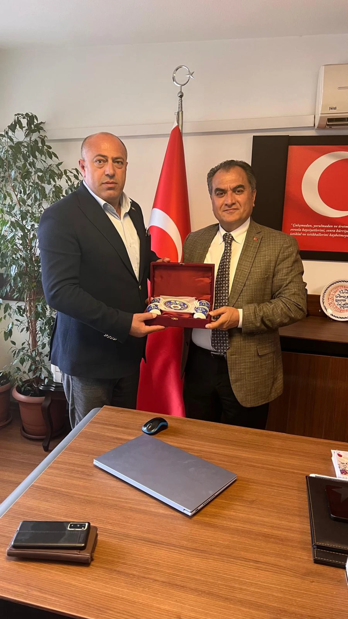 Birlik Sağlık Sen İzmir'de Güçlü İş Birliği Vurgusu: Türk-İş Ege Bölge Başkanı Çakmak'tan Anlamlı Ziyaret