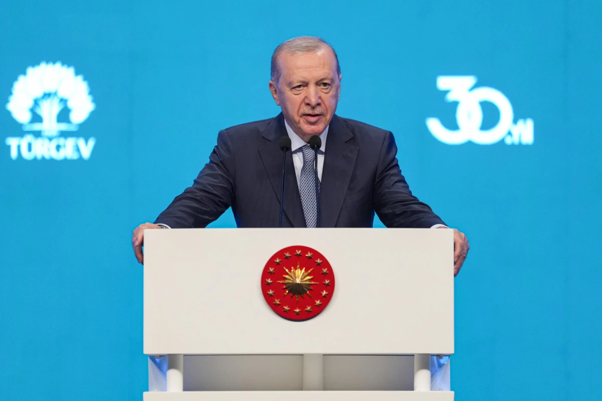 Cumhurbaşkanı Erdoğan: Kendisini akışa bırakan değil, akışa y&ouml;n veren bir gen&ccedil;lik yetiştireceğiz