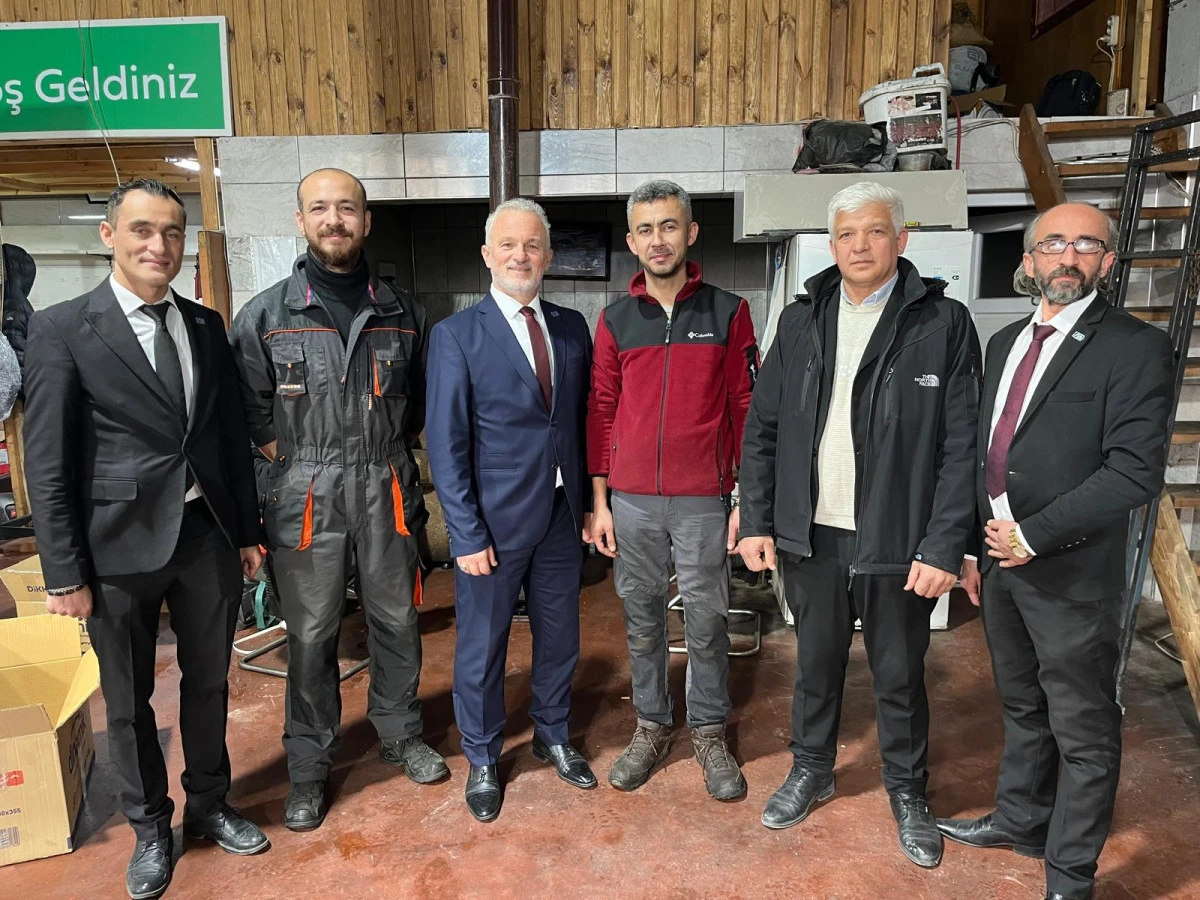 DURSUNBEY&rsquo;DE ANAHTAR PARTİSİNDEN G&Ouml;VDE G&Ouml;STERİSİ 