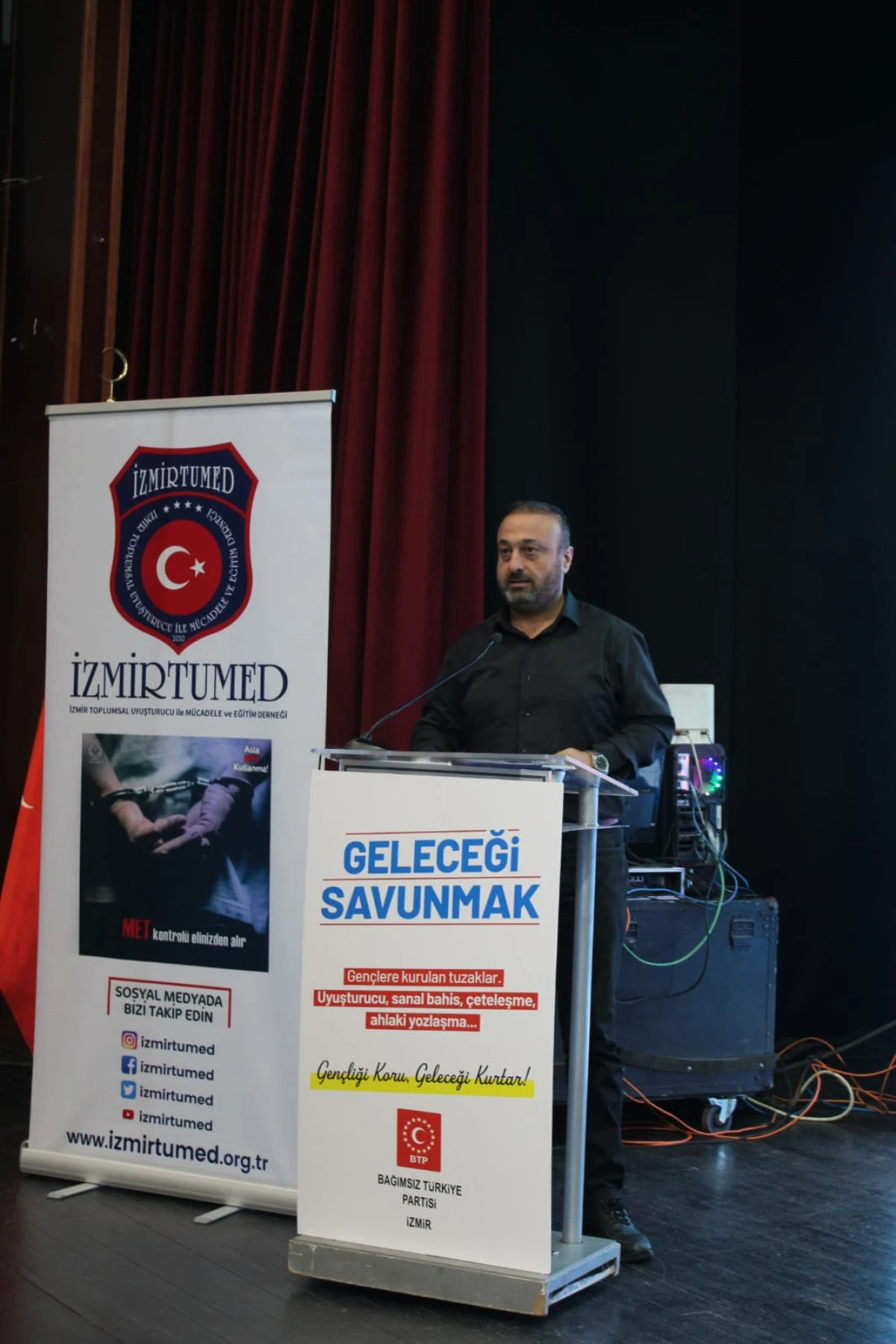 Geleceği Savunmak” Sempozyumu’nda Toplumun Kanayan Yaraları Masaya Yatırıldı