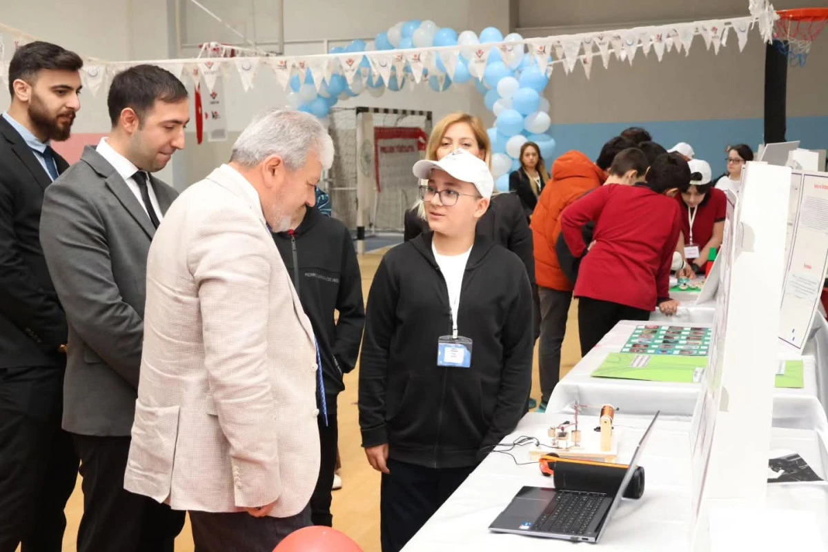 &ldquo;Gen&ccedil; Mucitler Sahnede: Bilim Fuarı Kapılarını A&ccedil;tı&rdquo;