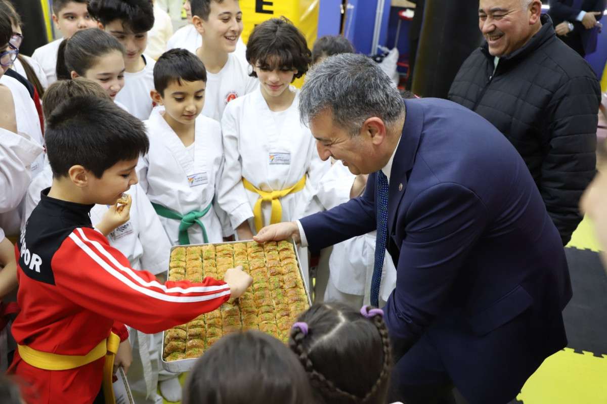 GEN&Ccedil;LİK VE SPOR İL M&Uuml;D&Uuml;R&Uuml;NDEN BAŞARALI SPOR KUL&Uuml;B&Uuml;NE ZİYARET...