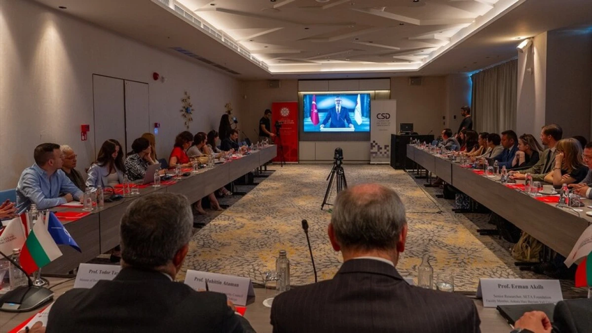 İletişim Başkanlığının Devlet ve H&uuml;k&uuml;met Başkanları Zirvesi &ouml;ncesi toplantıları s&uuml;r&uuml;yor
