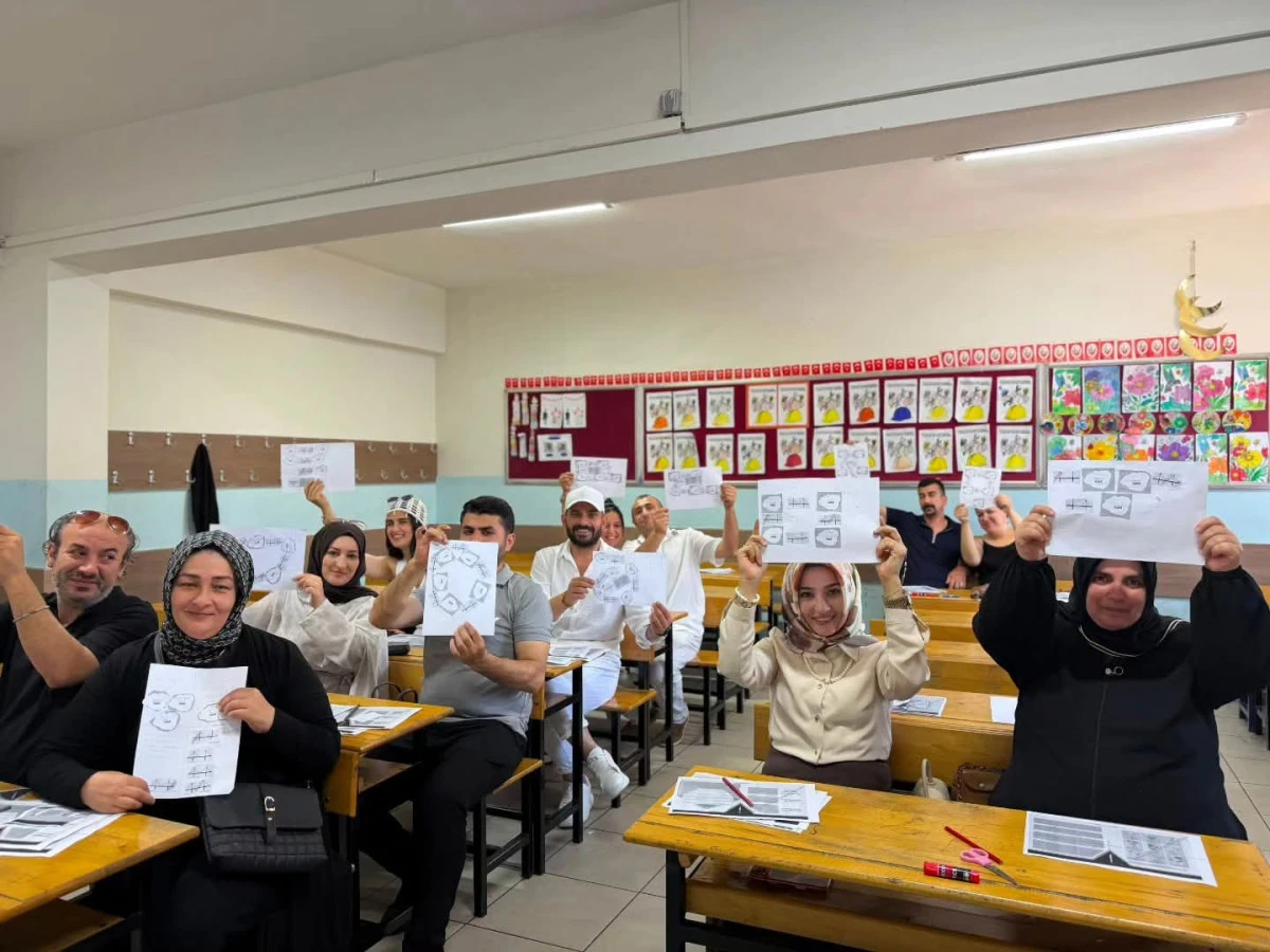 İstanbul Veli Okulu Programı Sultanbeyli Merkez İlkokulunda Ger&ccedil;ekleştirildi