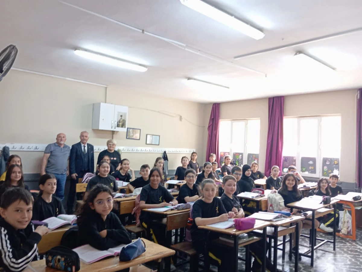 Milli M&uuml;cadele Ruhu Tire&rsquo;de Şahlandı: Yazar Levent Ertekin &Ouml;ğrencilerle Buluştu