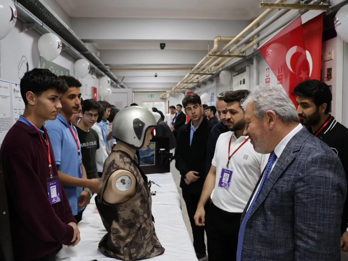 Sabiha G&ouml;k&ccedil;en Mesleki ve Teknik Anadolu Lisesi T&Uuml;BİTAK 4006 Bilim Fuarı ve Proje Şenliği Ger&ccedil;ekleştirildi
