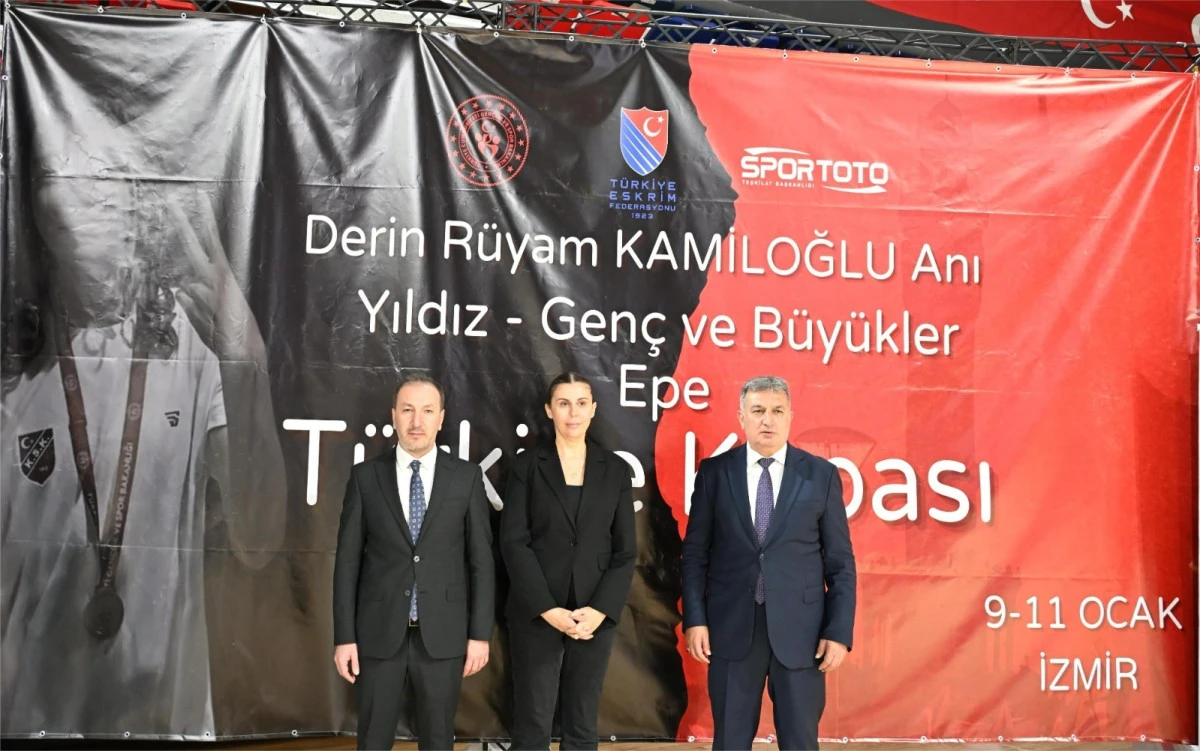 TRAFİK KAZASINDA HAYATINI KAYBEDEN GEN&Ccedil; ESKRİM SPORCUSU DERİN R&Uuml;YAM KAMİLOĞLU, İZMİR&rsquo;DE D&Uuml;ZENLENEN ANLAMLI BİR ŞAMPİYONAYLA ANILDI