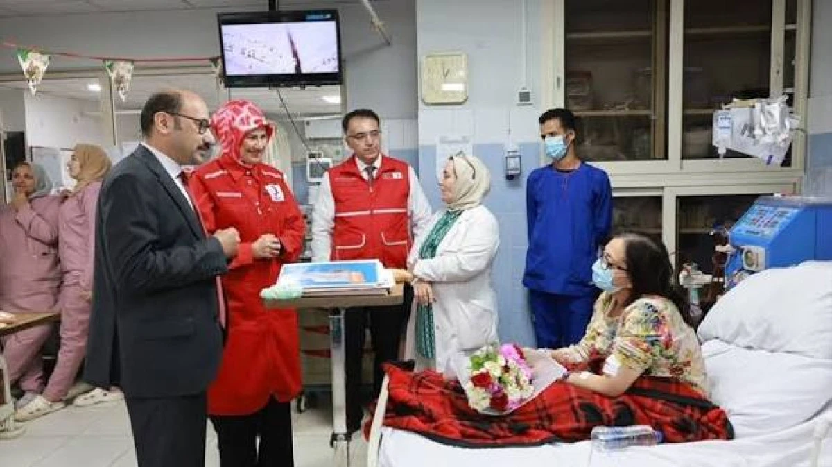 T&uuml;rk Kızılay Genel Başkanı Yılmaz, Kahire'de Gazze'den gelen hastaları ziyaret etti