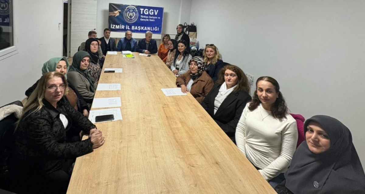 T&uuml;rkiye Gelişim ve Gen&ccedil;lik Vakfı İzmir Teşkilatı İstişare Toplantısında Bir Araya Geldi 