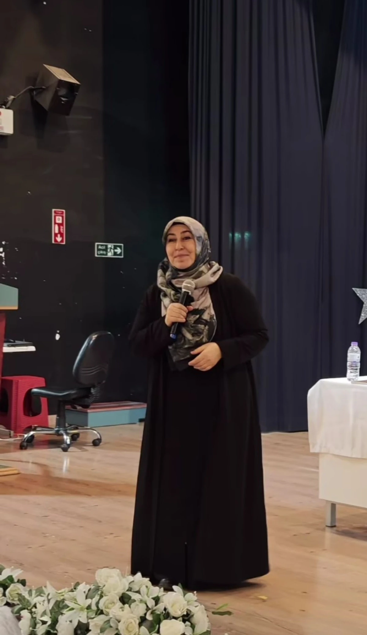 &Uuml;niversiteli gen&ccedil;lerle hasbih&acirc;l.*