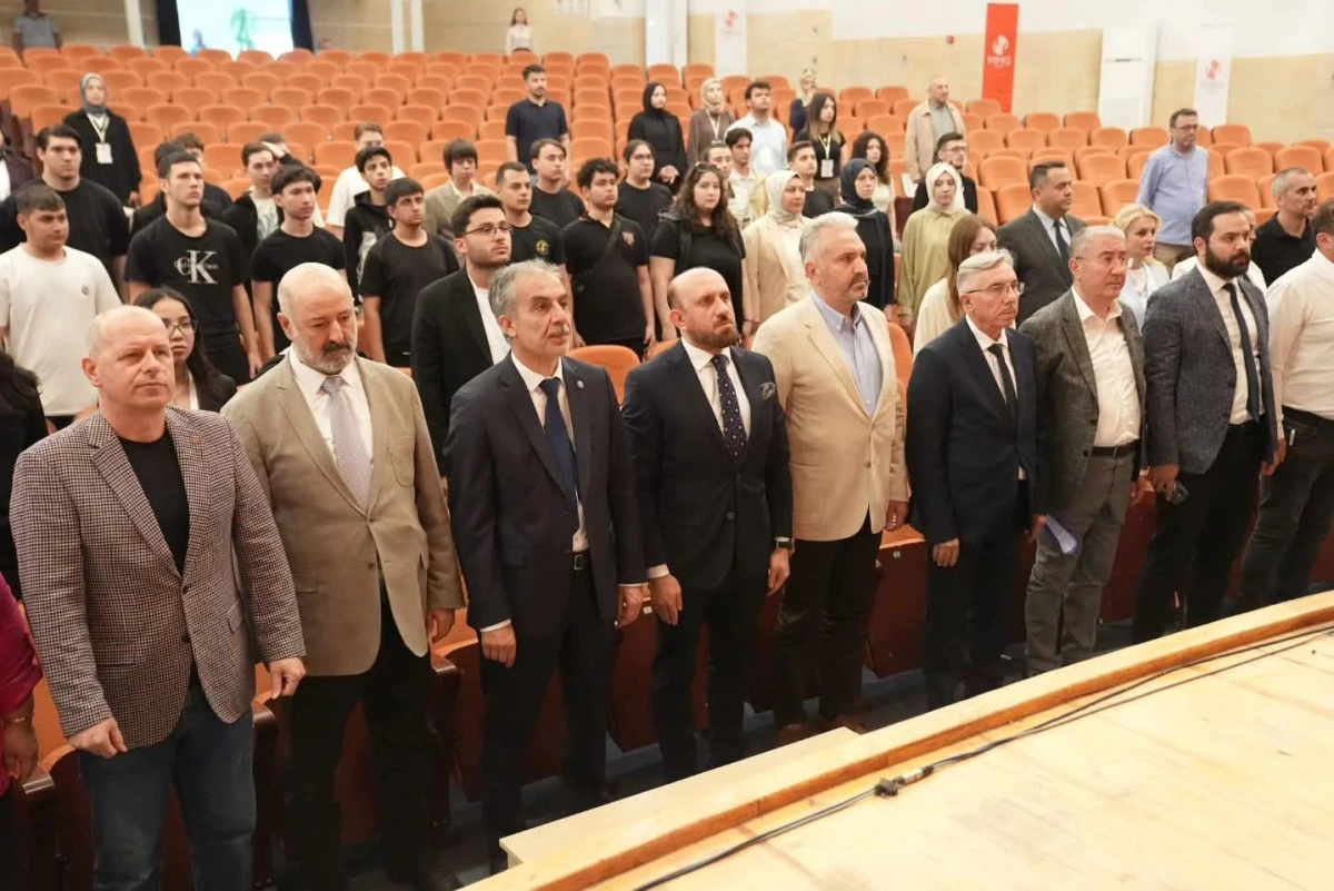 &Uuml;niversitemizde &ldquo;VII. İzmir Gen&ccedil; Mimar ve M&uuml;hendisler Zirvesi&rdquo; D&uuml;zenlendi